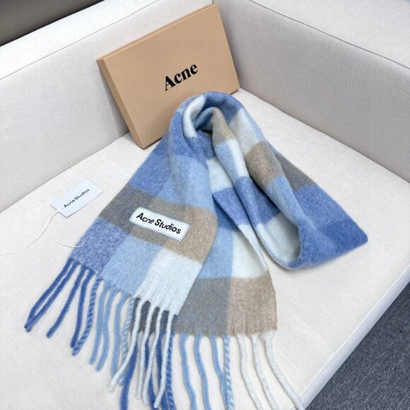 ACNE's new alpaca and mohair rainbow scarf - Picture 5 of 8